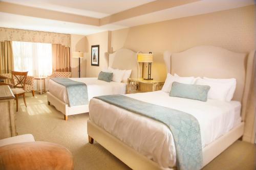 2 queen beds