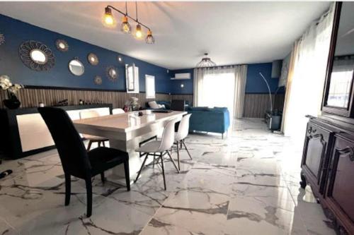 Villa luxe 5 chambres piscine jacuzzi homegym near l'Aube Rouge