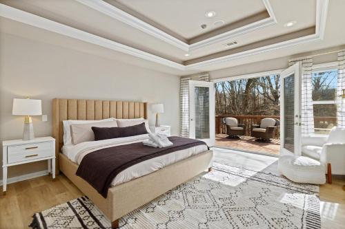 The Genesis-Bike Friendly-Hot Tub- Sleeps 15 in Bentonville, USA