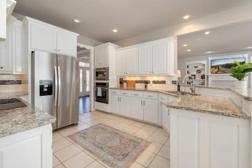 The Genesis-Bike Friendly-Hot Tub- Sleeps 15 in Bentonville, USA