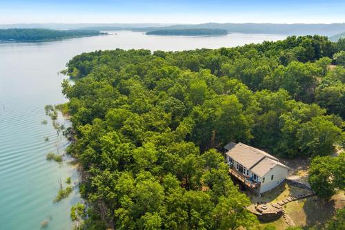 The Lake Escape-On Beaver Lake-Sleeps 15 in Garfield, USA