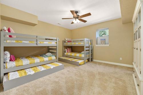 The Lake Escape-On Beaver Lake-Sleeps 15 in Garfield, USA