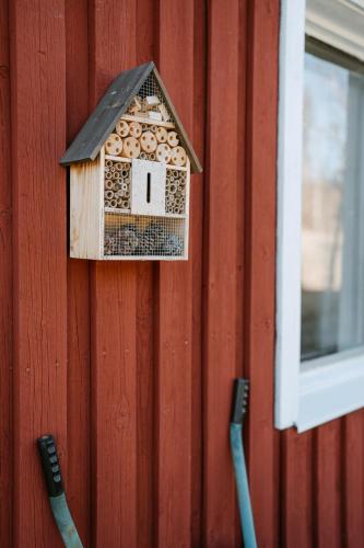 Luxurious red cottage with wood stove near lake