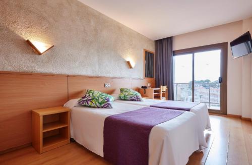 2 double beds