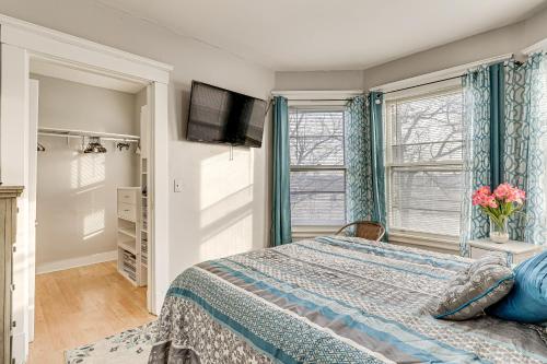 Cozy West Haven Condo with Views, Walk to Beach!