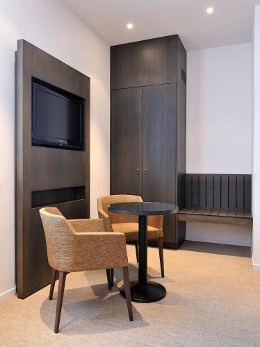 2 twin beds