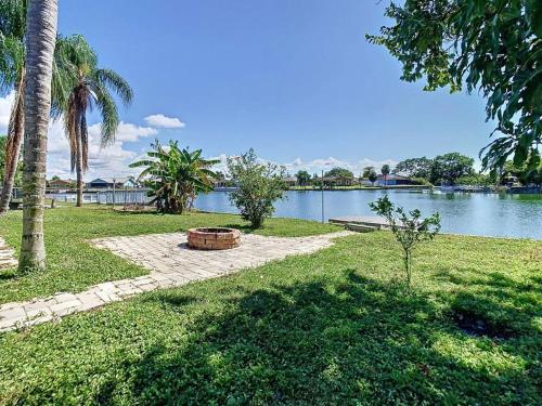 Lakefront Paradise with Private Pool