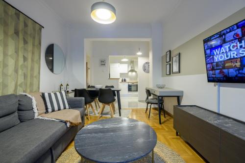 Fully Renovated Flat in Prime Athens Location, Atene