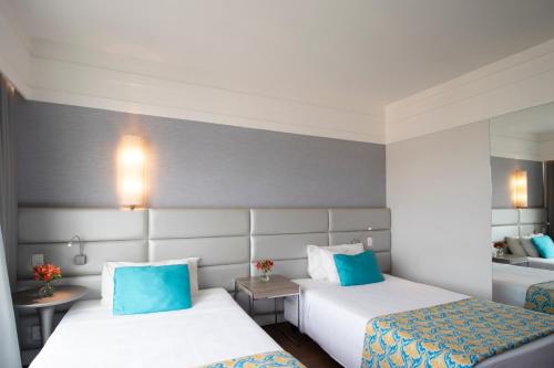 2 twin beds