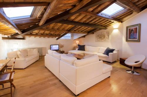 Penthouse Pantheon apartment with Terrace 2BR 2BA, Rom (Foto 8)