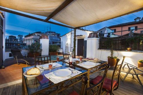 Penthouse Pantheon apartment with Terrace 2BR 2BA, Rom (Foto 7)