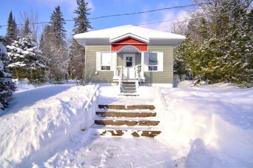 Chalet Boréal, SPA, LAC & SKI (Chalet Boreal, SPA, LAC & SKI) in Saint Donat (QC)
