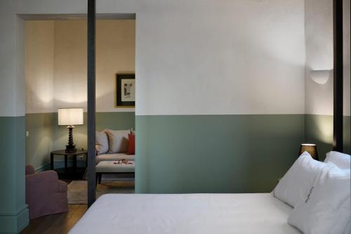 Superb Athens Apartment | 1 Bedroom | Apartment Elefseria | Furnished Balcony with City View | Athinaidos - image 4