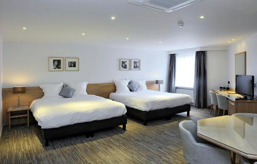 2 double beds