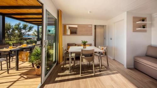 2 bedrooms, 4 beds