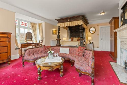Two Bridges Hotel - image 12