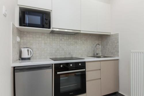 Stylish New Paradise Apt for 2 in Marousi - image 10