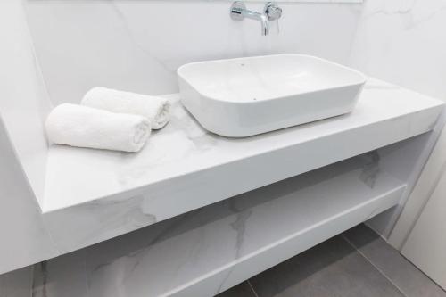 Stylish New Paradise Apt for 2 in Marousi - image 11