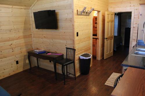 Al's Hideaway Cabin and RV Space LLC - image 5