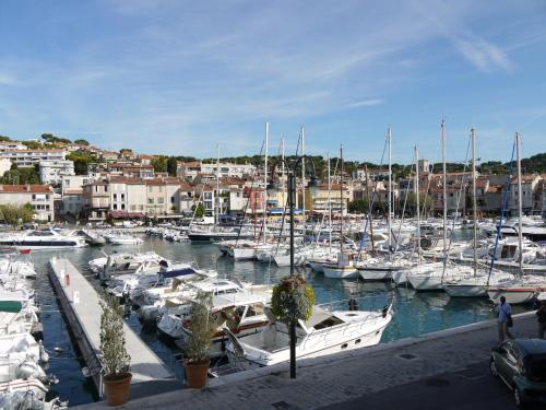 LA MAISON SUR LE PORT 4 pers vue mer LA MAISON SUR LE PORT 4 pers vue mer