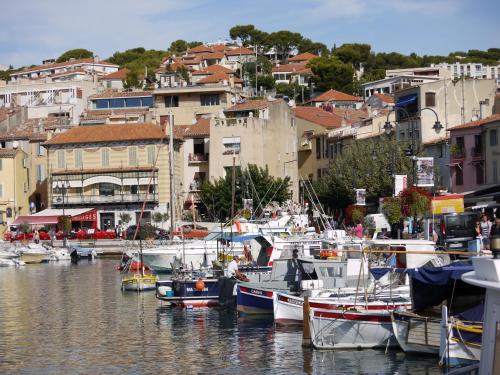 LA MAISON SUR LE PORT 4 pers vue mer LA MAISON SUR LE PORT 4 pers vue mer