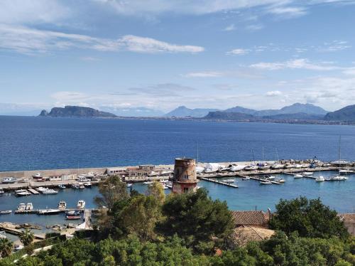 RineddaHouse Arenella - Vista Mare Panoramica a Palermo con Parcheggio privato, Palermo