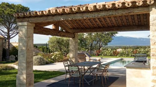 A szálláshely kívülről, Le Cottage du Chat Blanc, Saint-Didier, Provence, 4 pers, climatisation, piscine in Saint-Didier