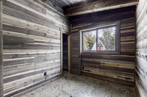 Cabin Comforts & Fly-Fishing Dreams, 39 Mins from Yellowstone Adventure! in Island Park, USA