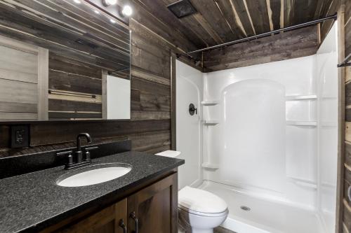 Cabin Comforts & Fly-Fishing Dreams, 39 Mins from Yellowstone Adventure! in Island Park, USA