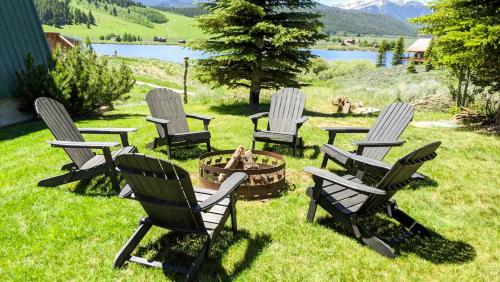 Mountain Lake Lodge, Your 3-Bed Lake Escape! in Island Park, USA