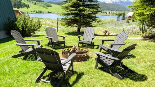 Mountain Lake Lodge, Your 3-Bed Lake Escape!