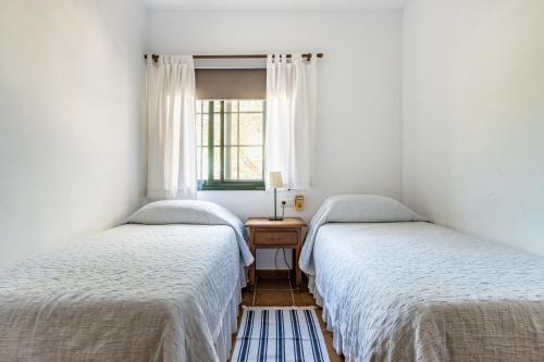 Two-Bedroom Apartment with Pool View image 3