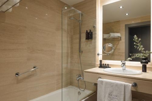 room detail thumbnail 2