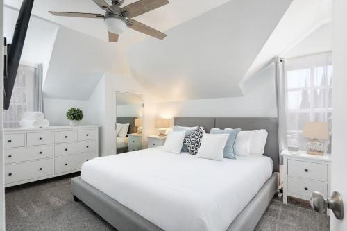 3 Bedroom 2 Bath House with Parking - 10 Guests