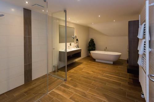 Vannas istaba, Hotel Dirsch Wellness & Spa Resort in Titting