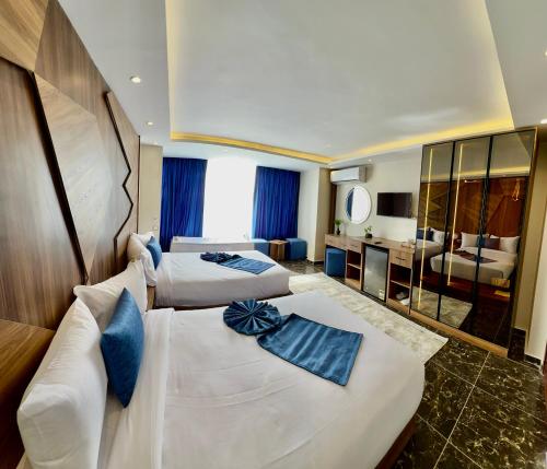 Pharaonic Pyramids Inn - image 2