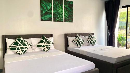 2 double beds