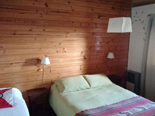 1 double bed, 1 twin bed