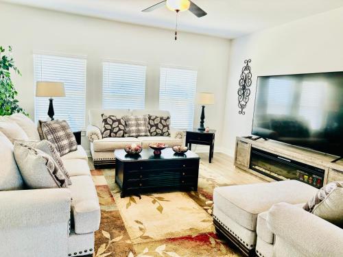 Modern, Serene 4BD, 2.5BA Near JBSA in San Antonio, USA