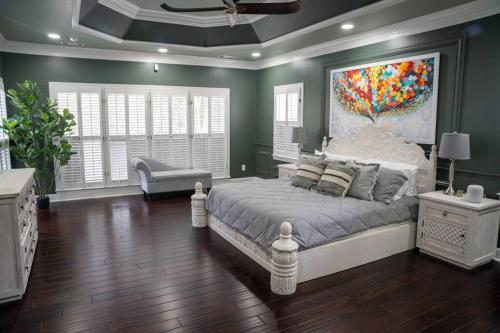 Lakefront Retreat w/ Guest House in LaGrange, USA