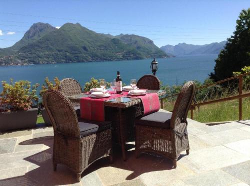 Ferienwohnung mit Terrasse und tollem See- und Bergblick