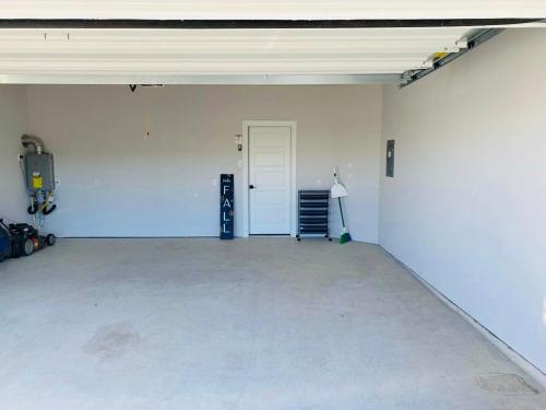 Modern, Serene 4BD, 2.5BA Near JBSA in San Antonio, USA