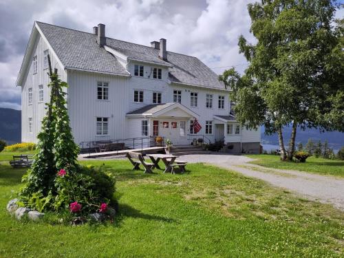 . Granum Gård
