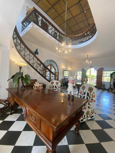 Exterior view, Hotel Don Alfonso in Universidad