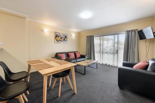 Two-Bedroom Apartment with Hot Tub (Downstairs)  image 10