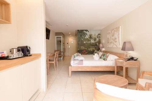 Superior Double Room image 6