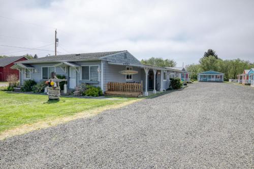 Sand and Surf Cottage 2-Bed by the Sea w fireplace