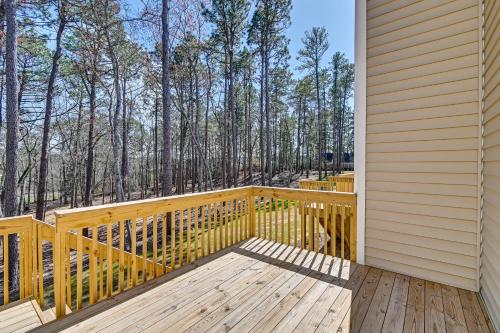 Bright Aberdeen Townhome on Golf Course with Deck!