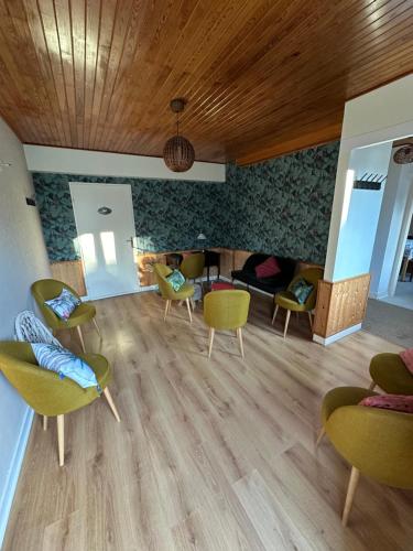 Domaine privatisé 21 pers avec Piscine, Spa, Parc 18ha avec daims (Domaine privatise 21 pers avec Piscine, Spa, Parc 18ha avec daims) in Fretigney-et-Velloreille