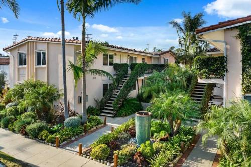 Downtown Apartment by the Beach